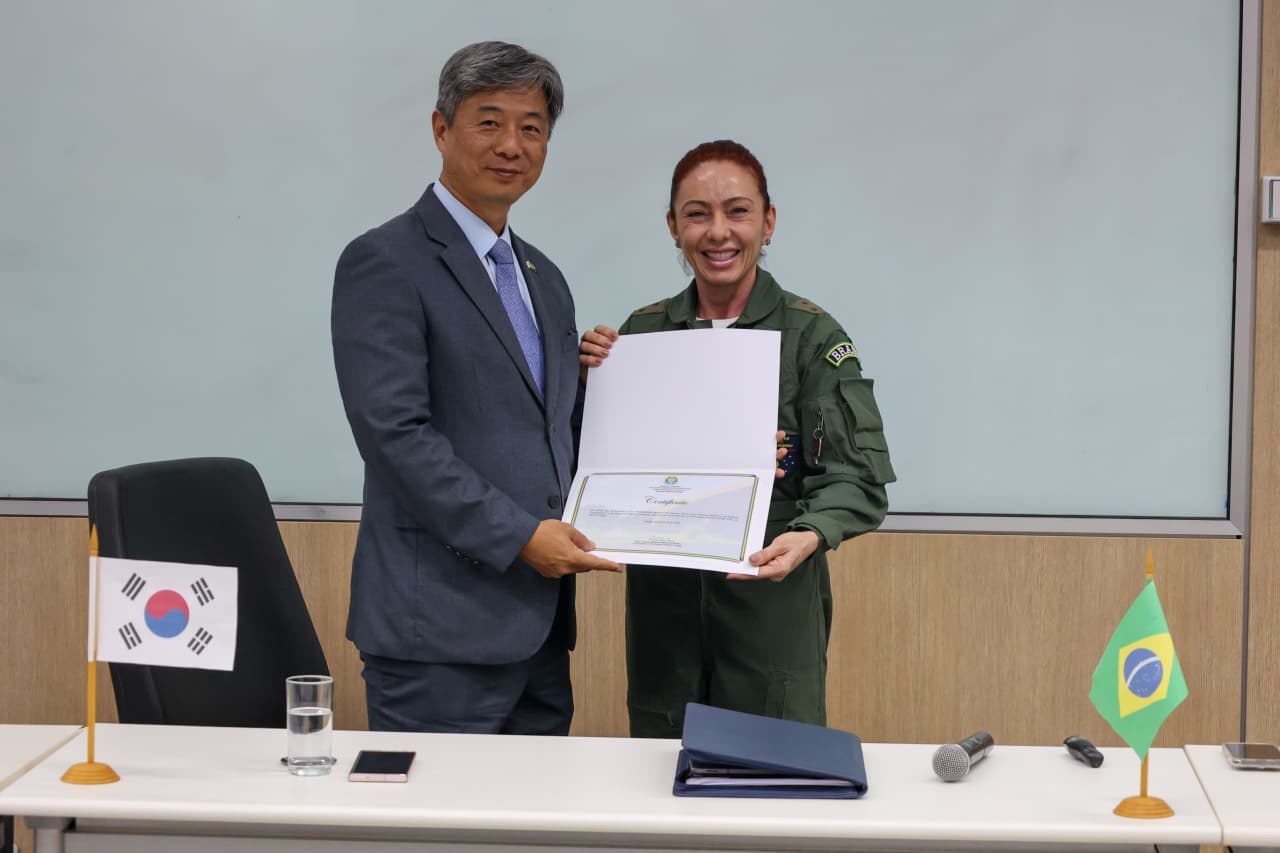 ESD - El embajador de la República de Corea imparte una conferencia en el programa de maestría de la ESD