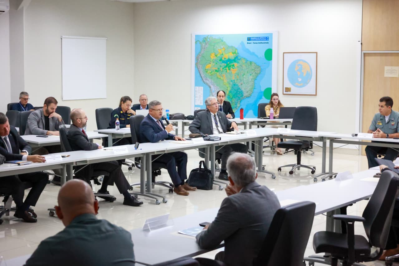 ESD - Seminario sobre la Política de Defensa Nacional es celebrado en la ESD