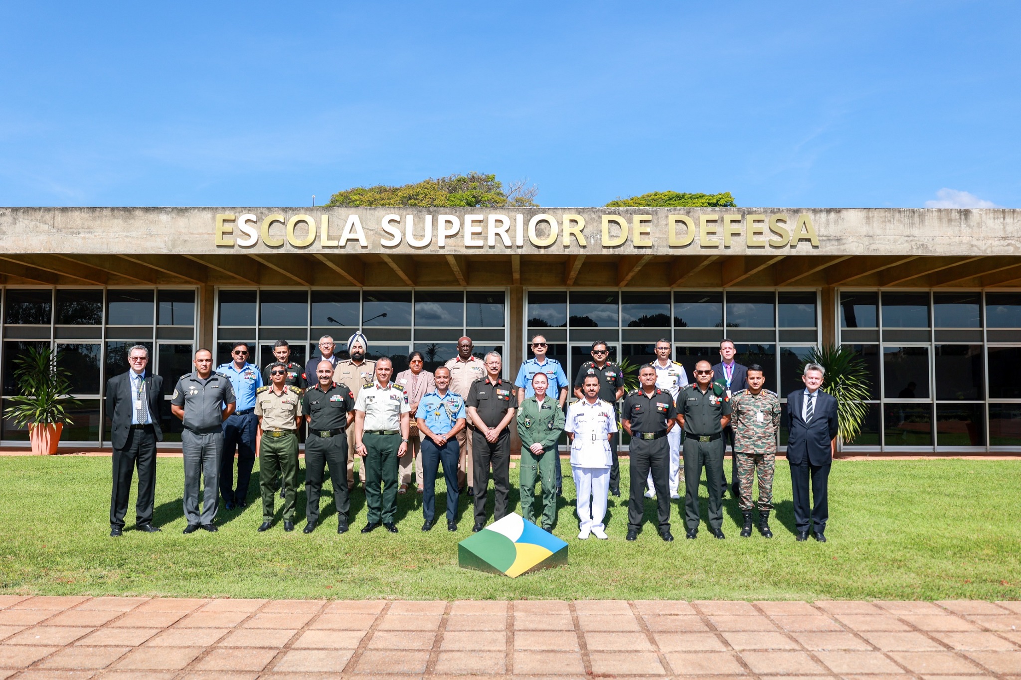 ESD recibe a una delegación del Colegio Nacional de Defensa de la India