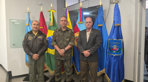 ESDEG - Brasil y Colombia comparten experiencias sobre estrategia, geopolítica y defensa en la ESDEG